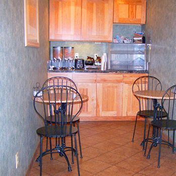 Main Motel - An Independent Magnuson Hotel Ілі Екстер'єр фото
