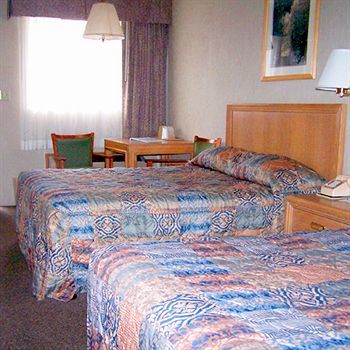 Main Motel - An Independent Magnuson Hotel Ілі Екстер'єр фото