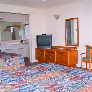 Main Motel - An Independent Magnuson Hotel Ілі Екстер'єр фото