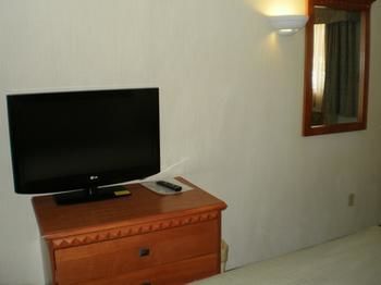 Main Motel - An Independent Magnuson Hotel Ілі Екстер'єр фото