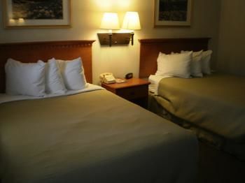 Main Motel - An Independent Magnuson Hotel Ілі Екстер'єр фото