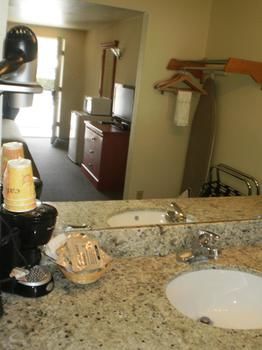 Main Motel - An Independent Magnuson Hotel Ілі Екстер'єр фото